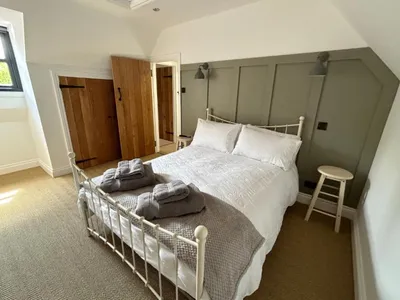 Bee cottage double bedroom