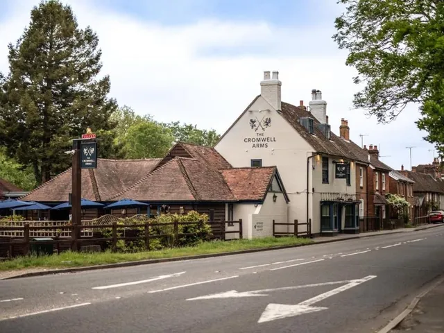 The Cromwell Arms: A Country Pub with Rooms in Romsey