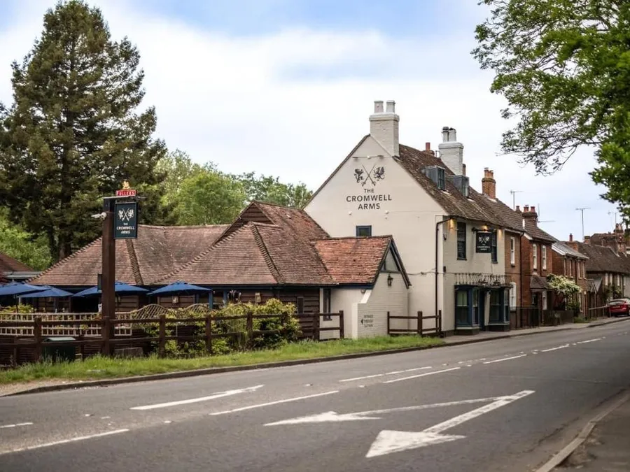 The Cromwell Arms: A Country Pub with Rooms in Romsey