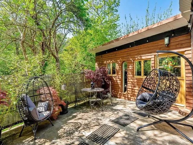 Hilltop Stable: A Rural Retreat Near Romsey