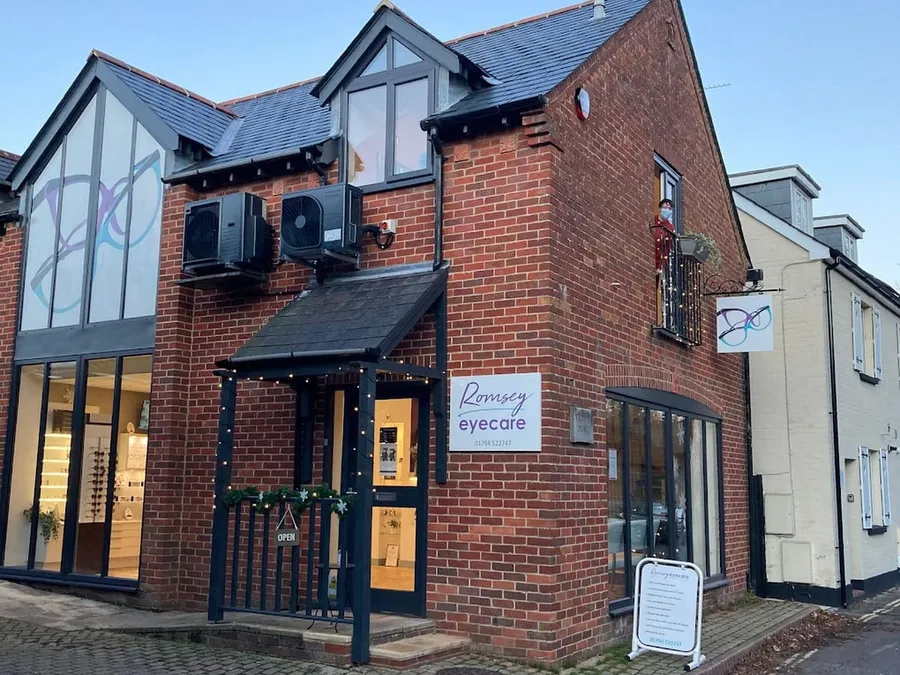Romsey Eyecare: Advanced Optical Services in the Town Centre