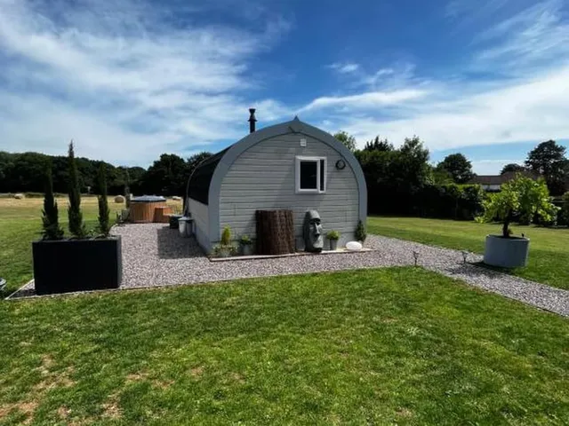 The Cozy Cub: A Rural Retreat in Braishfield