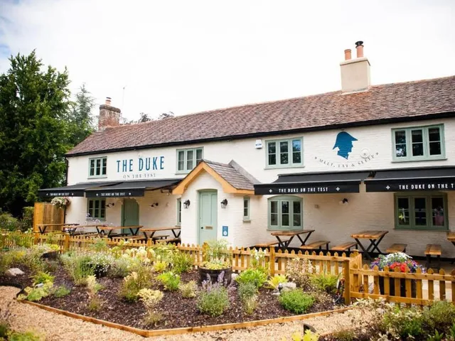 The Duke on the Test: Stylish Rooms in a Riverside Pub