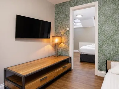 Connecting family room